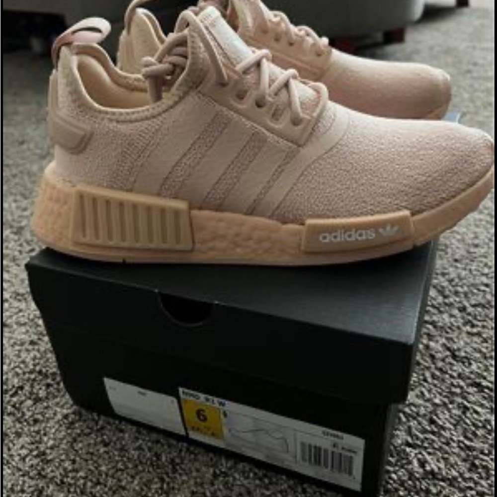 Adidas NMD’s Light Pink Never Worn!!!